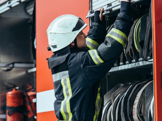 В одній із багатоповерхівок Ужгорода спалахнула пожежа