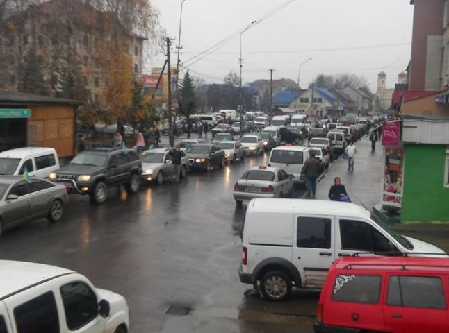 "Пересічники" влаштували автопробіг з Тячева до Ужгорода: у колоні близько 300 автомобілів