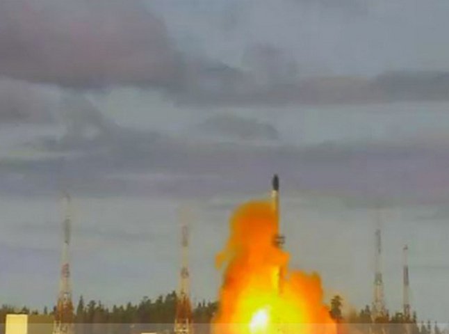 Росіяни запустили "міжконтинентальну" ракету "Сармат"