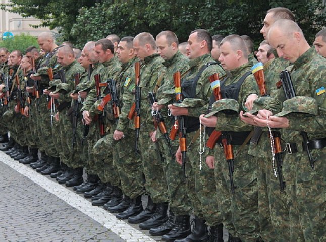 В Ужгороді закарпатських правоохоронців провели у зону АТО