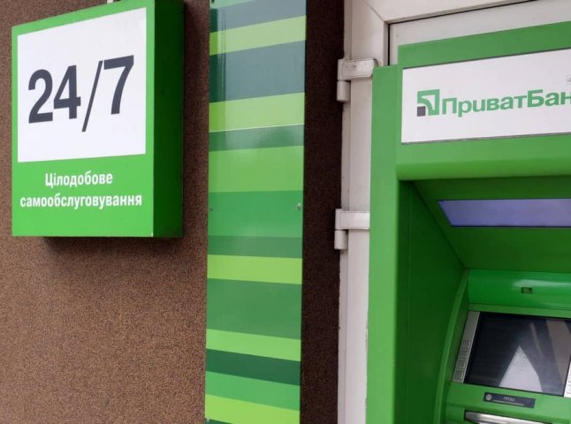 Банкомати ПриватБанку мають ліміти: скільки можна зняти готівки за раз
