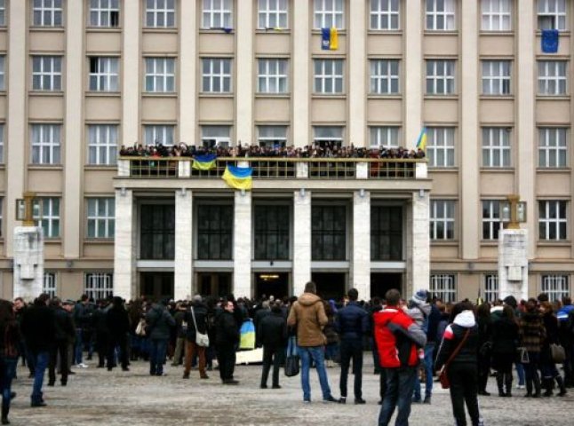 Кілька начальників відділів Закарпатської ОДА написали заяви на звільнення