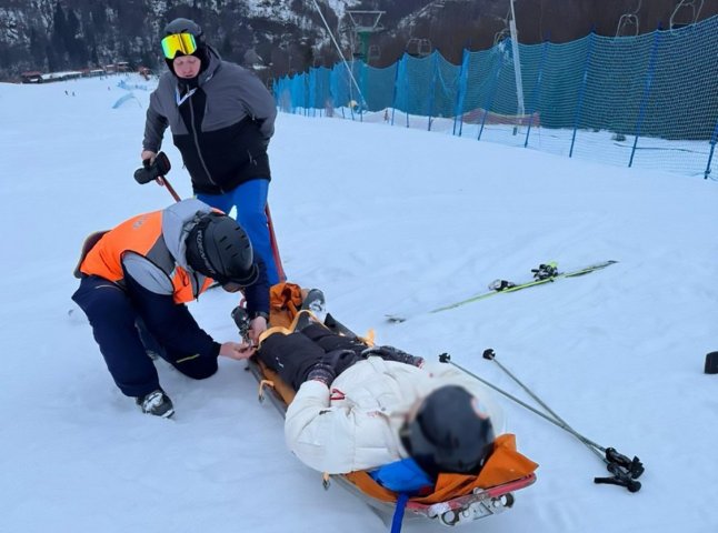 Рятувальники розповіли про інцидент на гірськолижному курорті