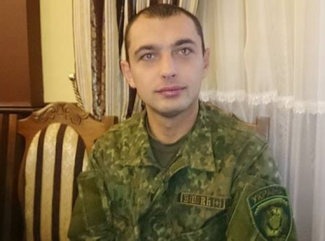 Арсеній Яценюк нагородив бійця АТО із Закарпаття подякою
