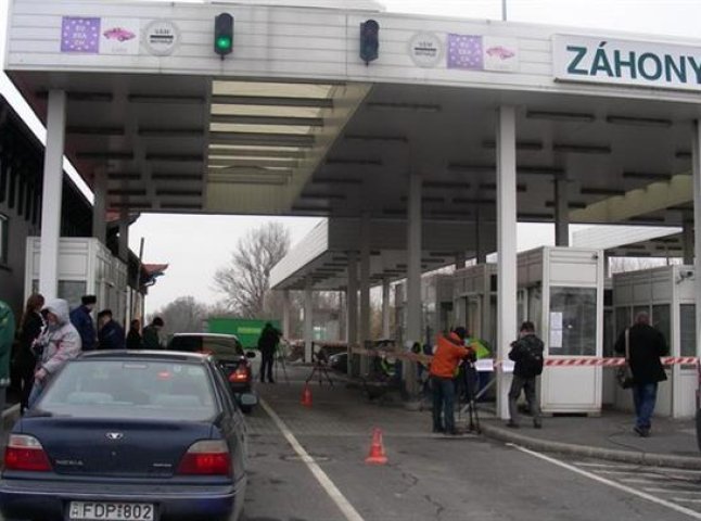 Угорці Закарпаття просять не обмежувати права військовозобов’язаних виїжджати за кордон