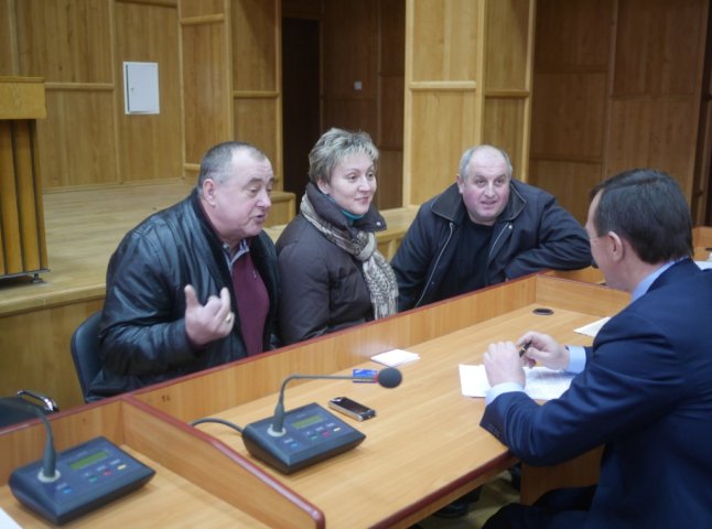 Четверо підприємців готові продовжити торгівлю у дерев’яних будиночках у центрі Ужгорода