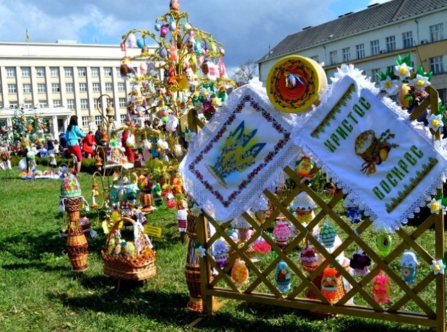 Цього тижня в Ужгороді відкриють традиційний фестиваль "Воскресни, писанко!"