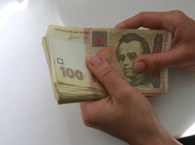 Троє попрошайок винесли з квартири ужгородця 1000 гривень