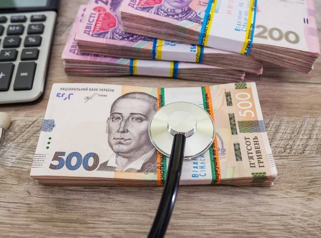 Як отримати нову допомогу 2000 гривень українцям, яким 40 і більше років