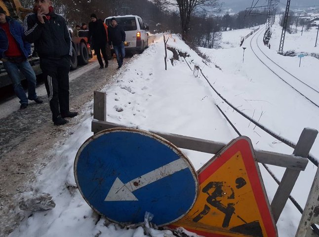 Неподалік Великого Березного сталась ДТП, яка заблокувала транспортний рух на виїзді з селища