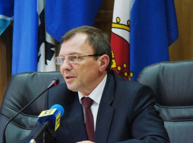 Віктор Погорєлов пропонує депутатам скасувати рішення, які обурюють ужгородців