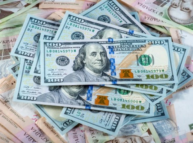 Долар побив місячний рекорд вартості: новий курс валют