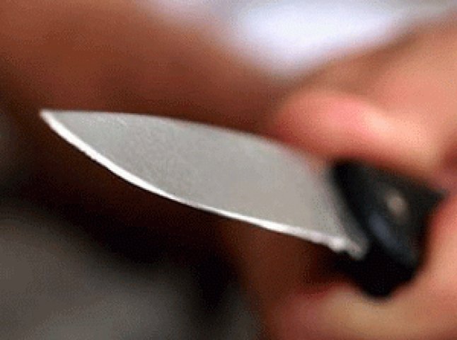 На Ужгородщині восьмирічний хлопчик порізав ножем свою десятирічну сестру