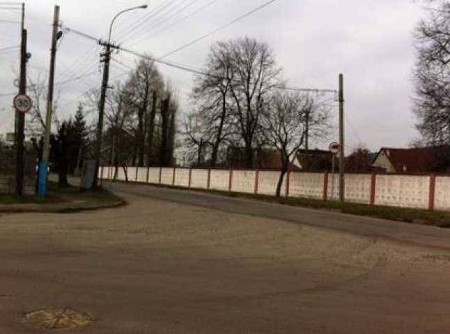 На вулиці Підгорянській у Мукачеві встановлять обмежувач руху, який унеможливить в’їзд вантажівок