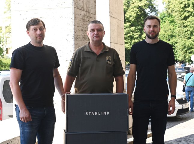 Закарпатським військовим передали чергову партію Starlink