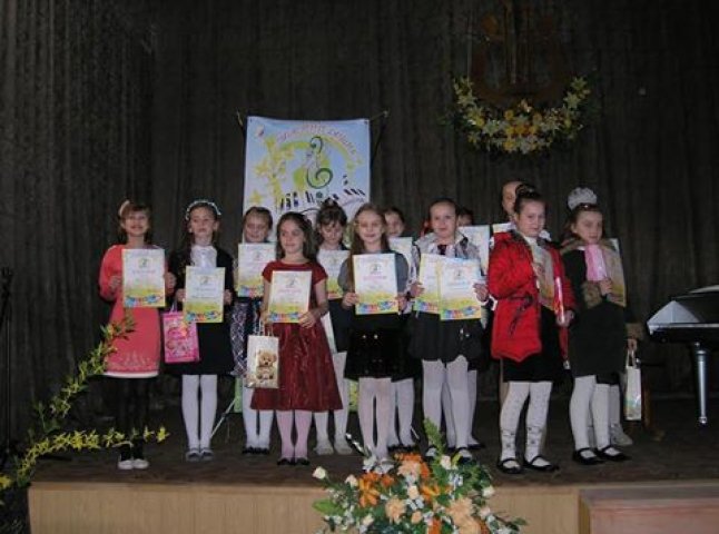 У Мукачеві визначились переможці конкурсу юних піаністів "Золотий дощик"
