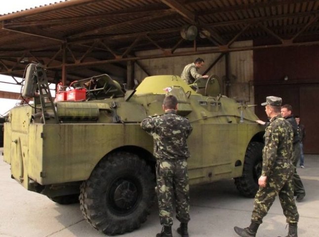Для захисту кордонів "Правий сектор" привіз на Закарпаття новеньку бойову розвідувально-вартову машину (ФОТО)