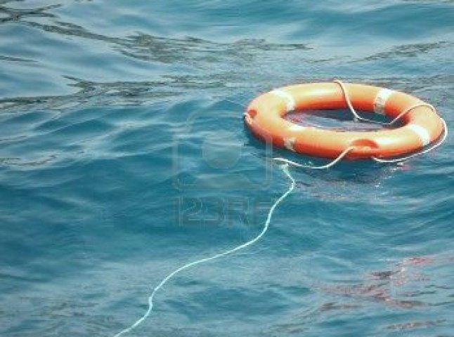 Закарпатські рятувальники розповіли як вести себе у воді (ВІДЕО)
