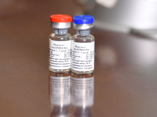Російські вчені визнали небезпеку вакцини "Супутник V"