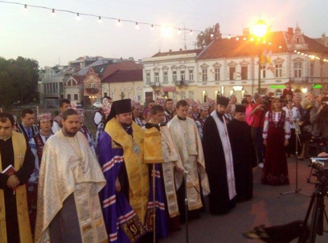 В Ужгороді дванадцятьма мовами помолились за Україну