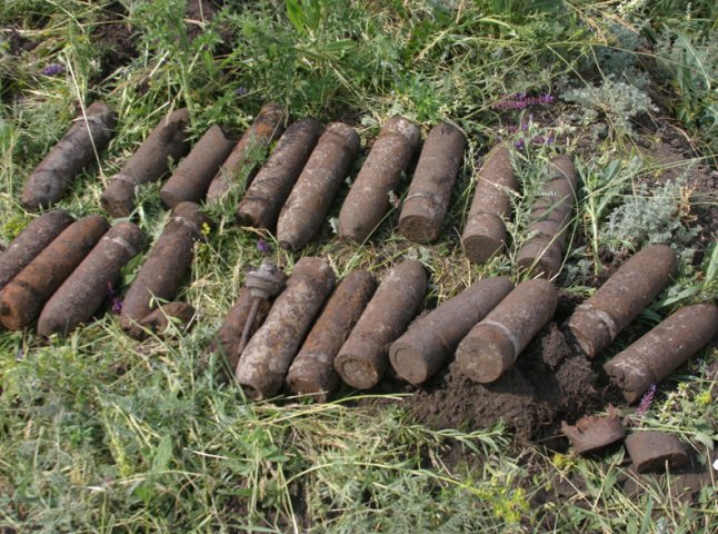 На Міжгірщині піротехнікики знищили 31 вибухонебезпечний предмет і 420 набоїв