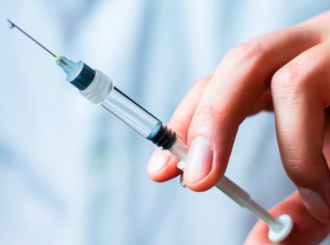 Угорщина почала приймати на вакцинацію закарпатців