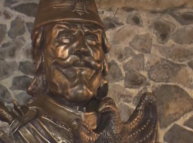 У Середньому відкрили пам’ятник угорському полководцеві Іштвану Добо
