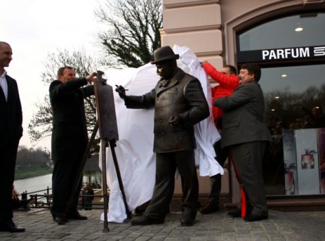 В Ужгороді відкрили ще один пам’ятник (ФОТО)