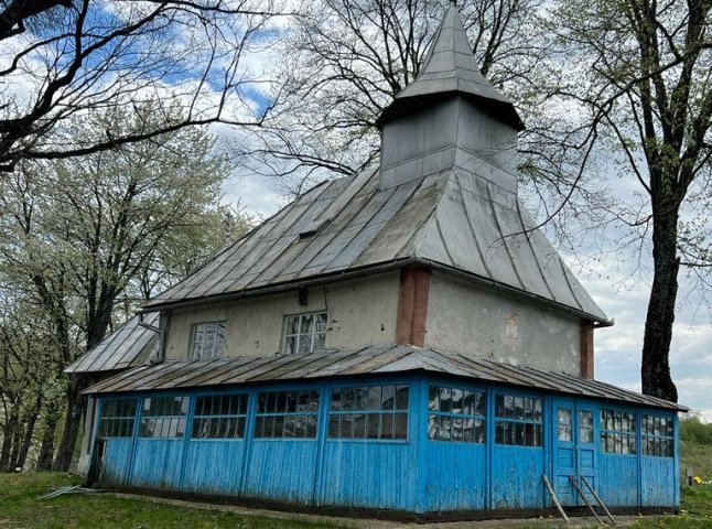 У селі на Мукачівщині розпочали реконструкцію старовинної дерев’яної церкви