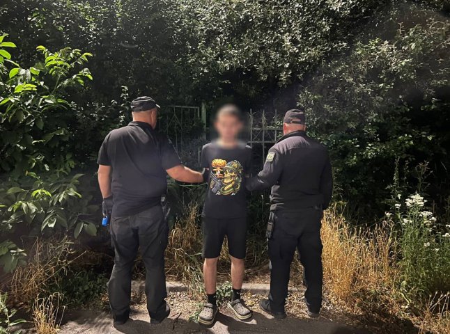 На Закарпатті затримали юнака, який втринадцяте намагався незаконно перетнути кордон На Закарпатті затримали юнака, який втринадцяте намагався незаконно перетнути кордон