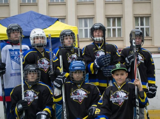 "Хокей має свої особливі традиції на Закарпатті", – тренер Андрій Максимович