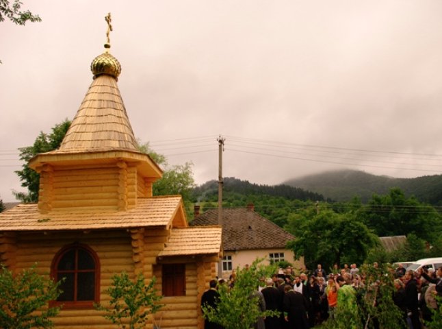 На високогір’ї Березнянщини освячено деревяну каплицю