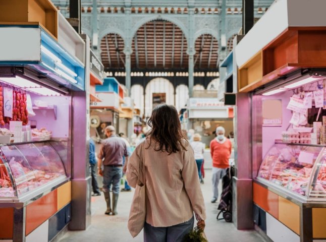 Українці масово перейшли на дешеві товари: відома причина