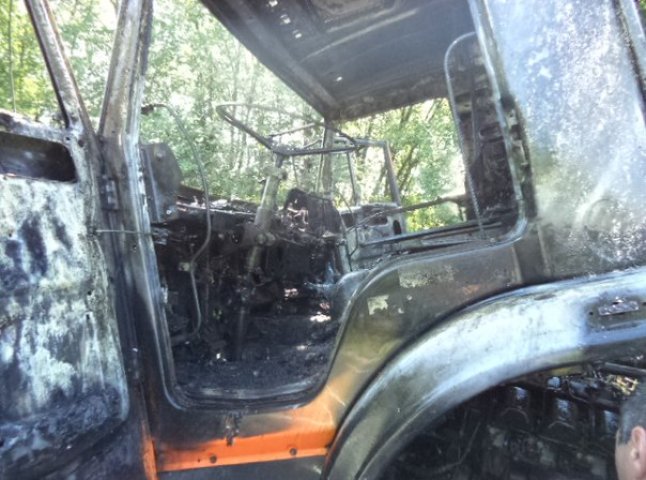 На Рахівщині вогонь пошкодив кабіну вантажівки