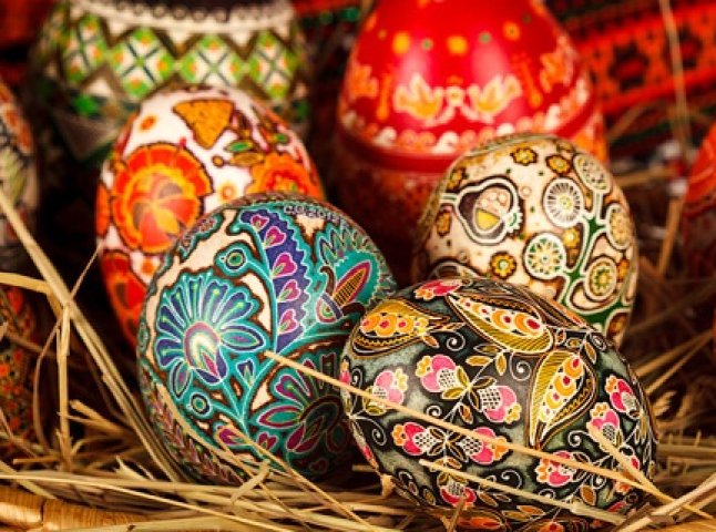 У колекції ужгородського художника є пасхальні яйця, які періодично "плачуть"
