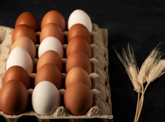 Ціни на курячі яйця зросли: скільки тепер коштують та якою буде вартість взимку