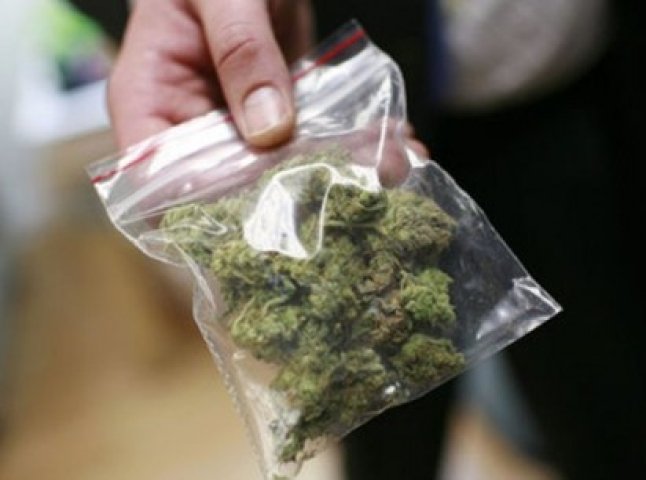 У 20-річного жителя Ужгородщини правоохоронці виявили марихуану