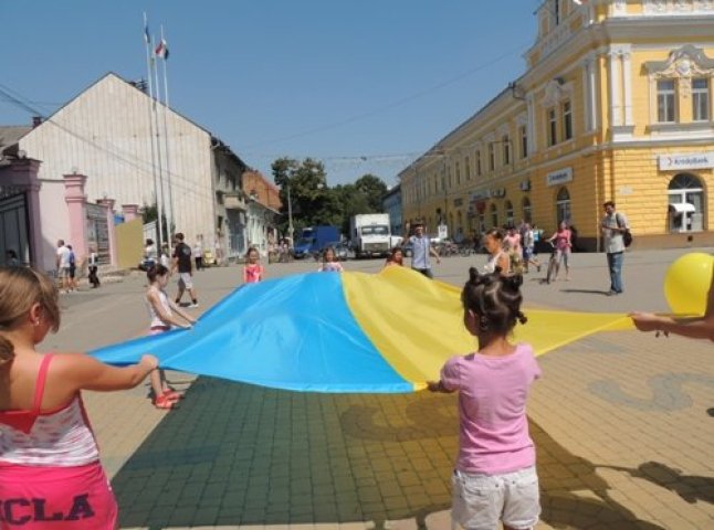 Через загибель у зоні АТО військовослужбовця, у Берегові в останній момент відмінили веселощі під час волонтерського фестивалю