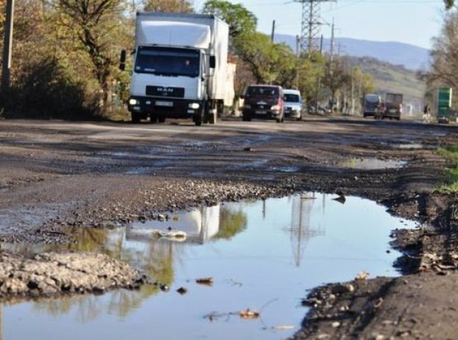 Обласні обранці проголосували за ремонт однієї з головних вулиць Мукачева