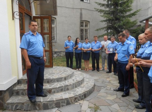 Мукачівські правоохоронці запалили свічку пам’яті та згадували про загиблих на службі колег (ФОТО)