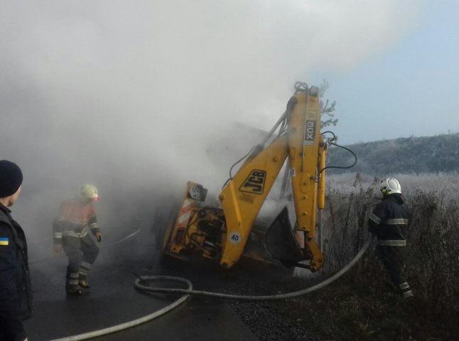 На Хустщині під час руху загорівся трактор