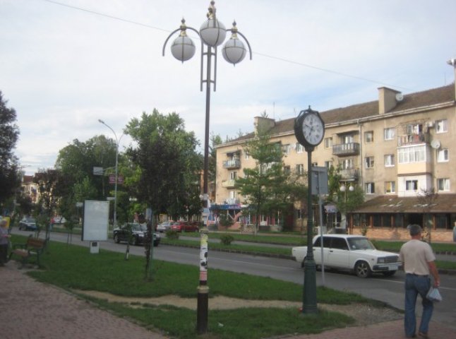 В центрі Ужгорода загорівся автомобіль