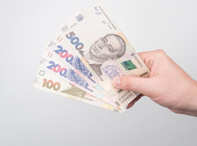 15 листопада на картку нарахують виплати: кому в суботу надійде щонайменше 2000 гривень