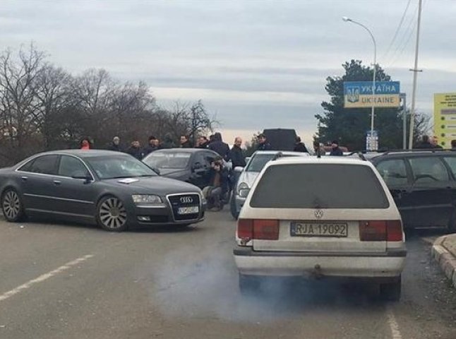 Закарпатські "пересічники" відправили Президенту України листа з проханням переглянути процедуру розмитнення автомобілів