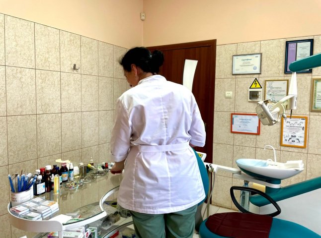 Стоматологиня із Мукачева розвінчала популярні міфи
