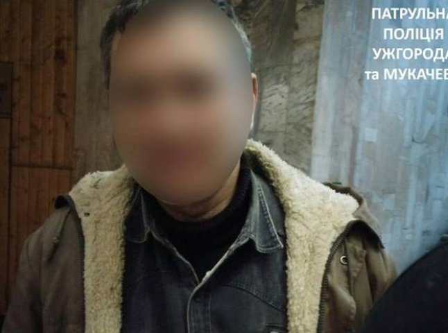 У мікрорайоні Росвигово в Мукачеві п’яний чоловік чіплявся до жінок