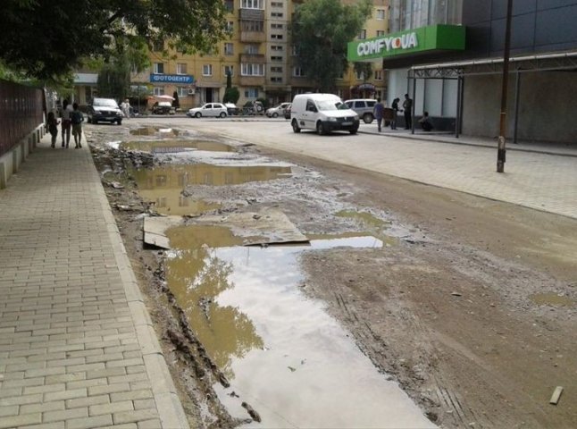 Ужгородці обурені якістю дороги на вулиці Легоцького