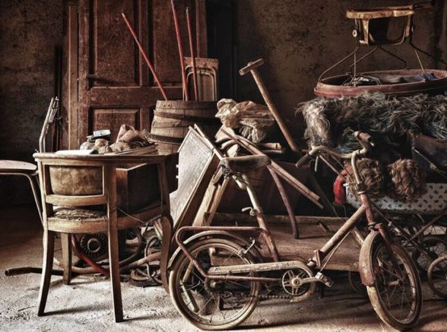 Ці речі можуть коштувати великих грошей, але у більшості вони просто пиляться вдома Які предмети з часів СРСР можна дорого продати