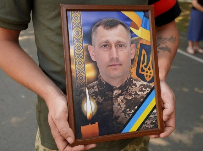 В Ужгороді попрощались із мужнім захисником, який загинув на війні