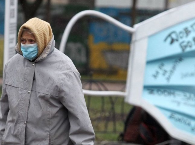 В Україні дозволили гуляти в парках та на вулиці без маски
